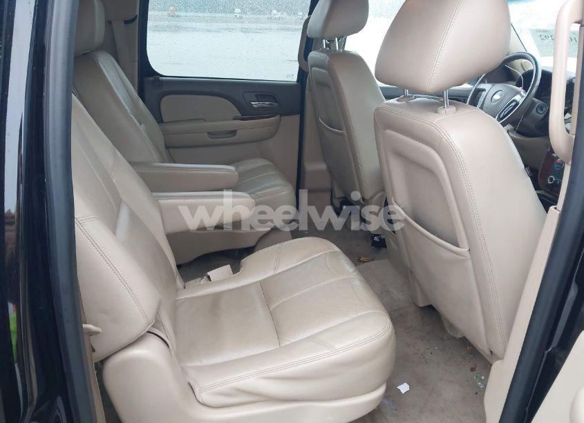 Photo 8 of 2013 Chevrolet Suburban 1500 LT (VIN 1GNSCJE0XDR212458)