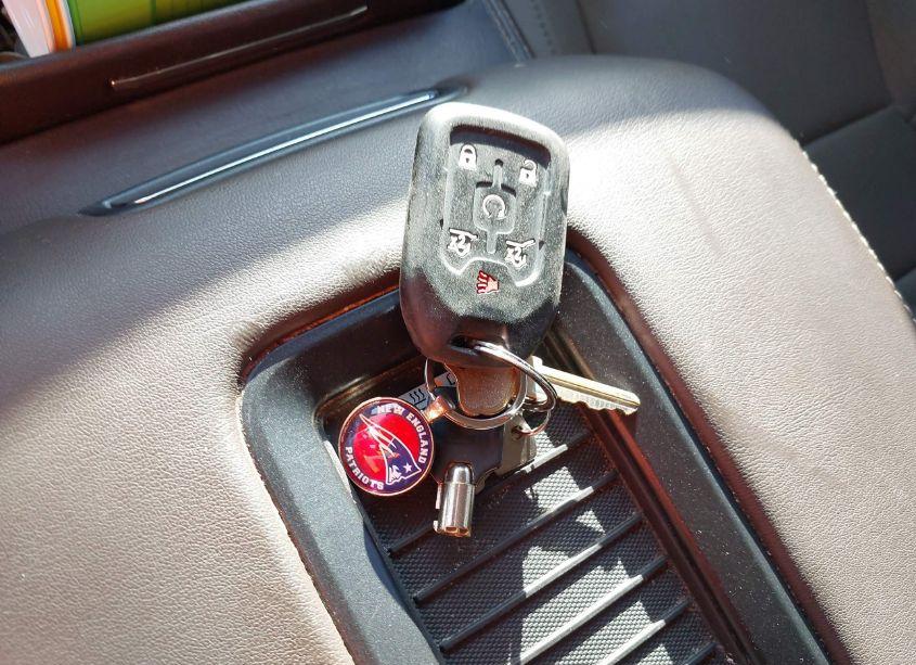 Photo 11 of 2017 Chevrolet Suburban PREMIER (VIN 1GNSCJKC0HR138603)