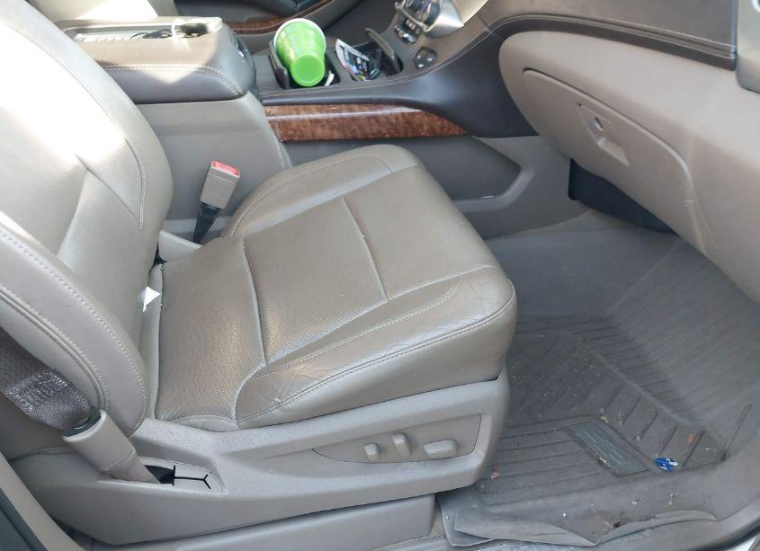 Photo 5 of 2017 Chevrolet Suburban PREMIER (VIN 1GNSCJKC0HR138603)