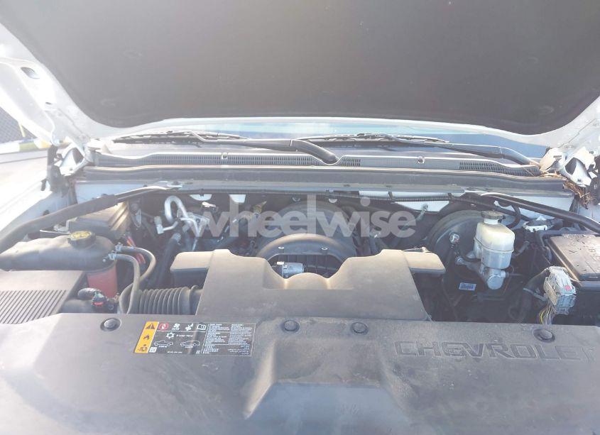 Photo 10 of 2019 Chevrolet Suburban PREMIER (VIN 1GNSCJKC1KR146104)