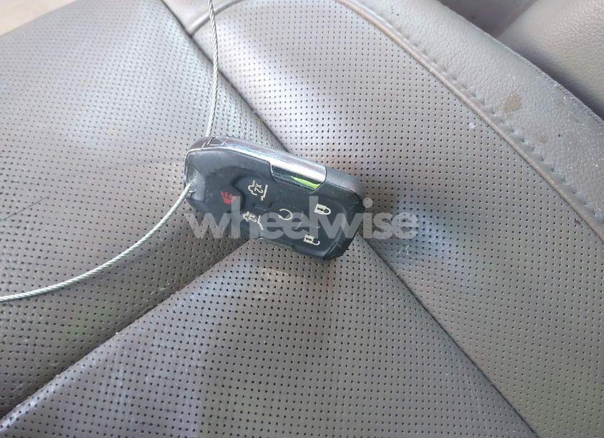 Photo 11 of 2019 Chevrolet Suburban PREMIER (VIN 1GNSCJKC1KR146104)