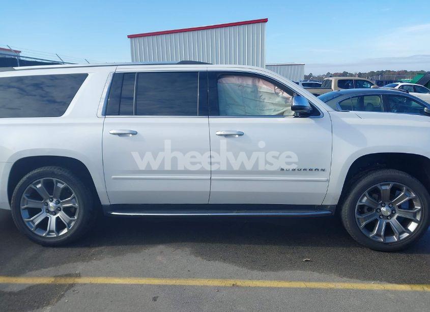 Photo 13 of 2019 Chevrolet Suburban PREMIER (VIN 1GNSCJKC1KR146104)