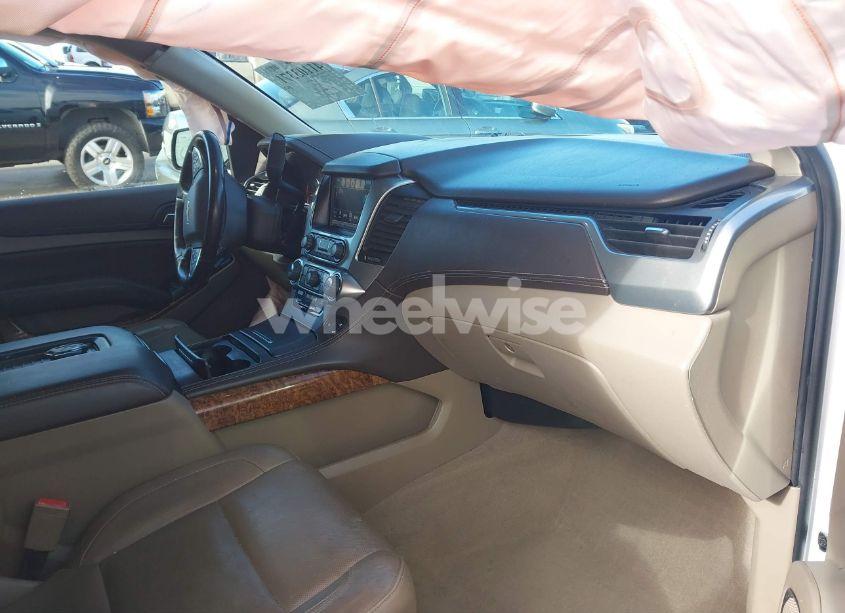 Photo 5 of 2019 Chevrolet Suburban PREMIER (VIN 1GNSCJKC1KR146104)