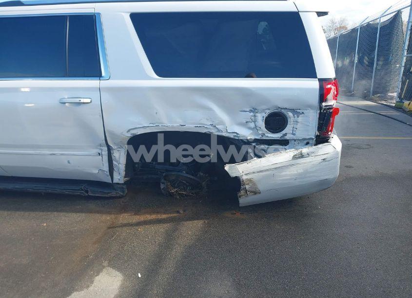 Photo 6 of 2019 Chevrolet Suburban PREMIER (VIN 1GNSCJKC1KR146104)