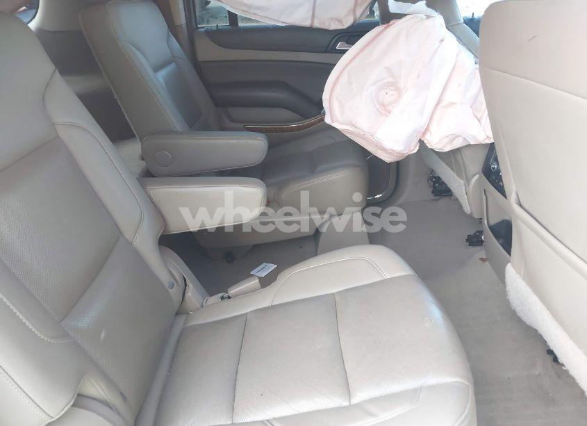 Photo 8 of 2019 Chevrolet Suburban PREMIER (VIN 1GNSCJKC1KR146104)