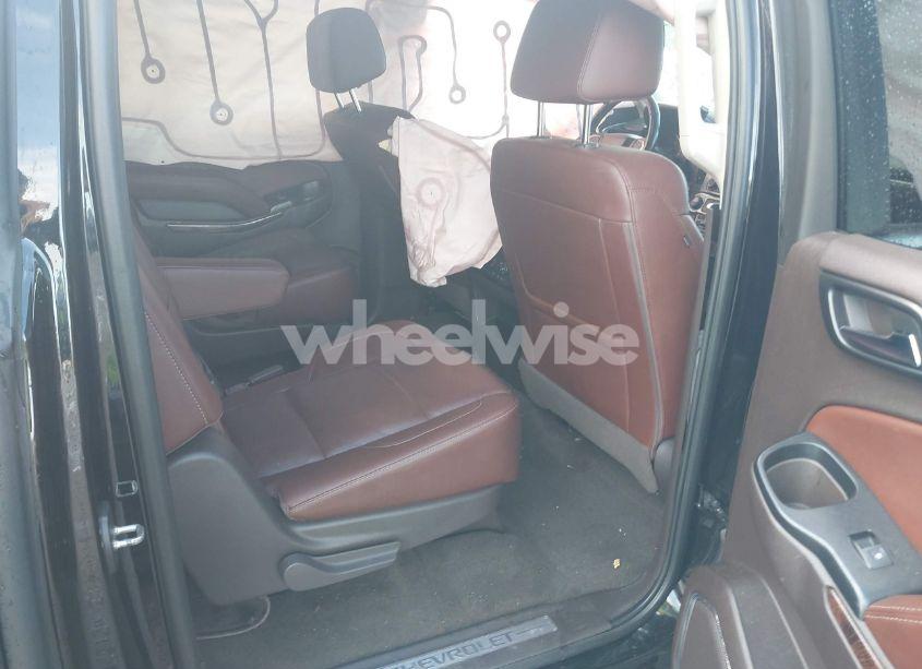 Photo 8 of 2018 Chevrolet Suburban PREMIER (VIN 1GNSCJKC2JR199702)