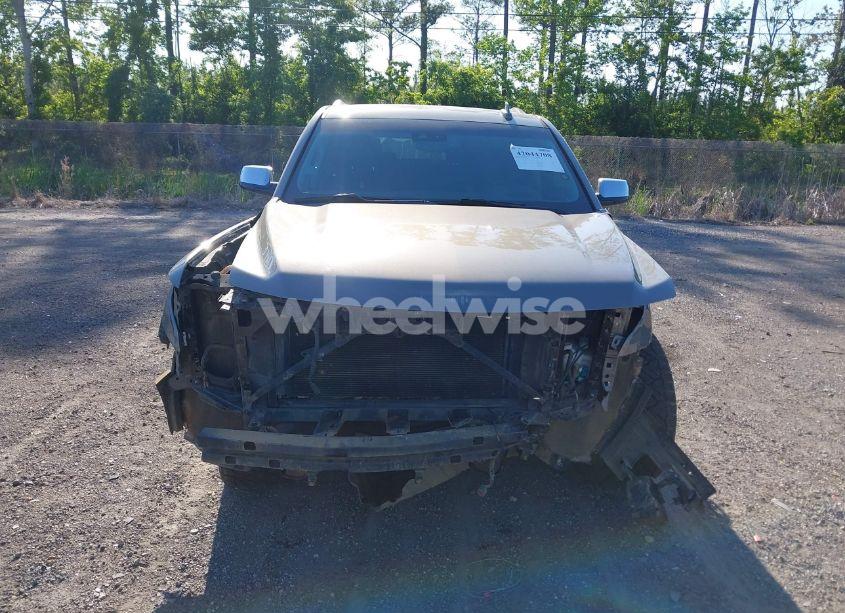 Photo 12 of 2019 Chevrolet Suburban PREMIER (VIN 1GNSCJKC3KR129739)