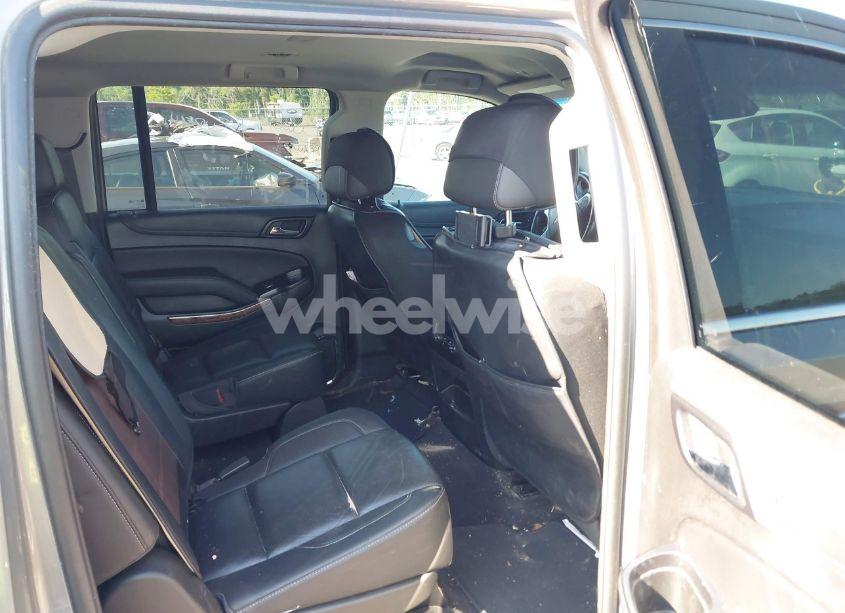 Photo 8 of 2019 Chevrolet Suburban PREMIER (VIN 1GNSCJKC3KR129739)