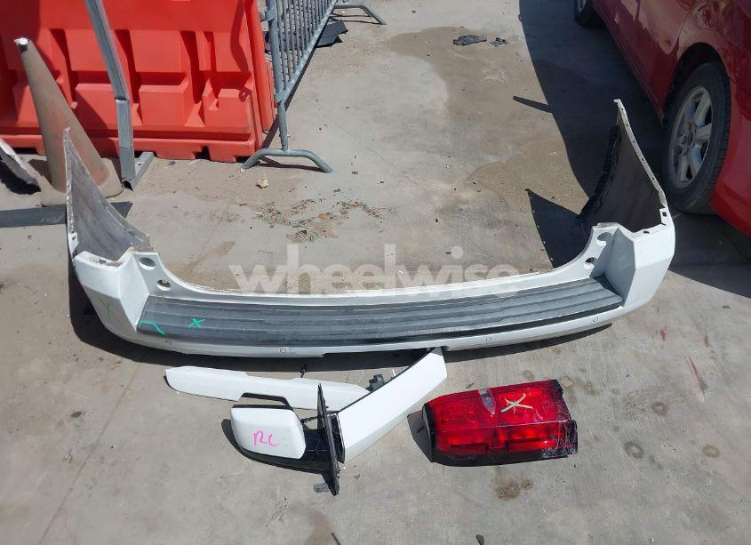 Photo 12 of 2015 Chevrolet Suburban 1500 LT (VIN 1GNSCJKC4FR566025)