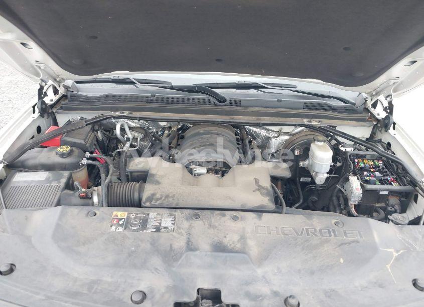 Photo 10 of 2015 Chevrolet Suburban 1500 LT (VIN 1GNSCJKC4FR732849)