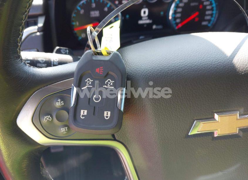 Photo 11 of 2018 Chevrolet Suburban PREMIER (VIN 1GNSCJKC4JR282385)