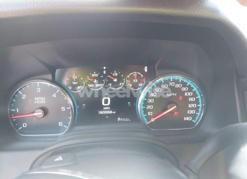 Photo 7 of 2018 Chevrolet Suburban PREMIER (VIN 1GNSCJKC4JR282385)