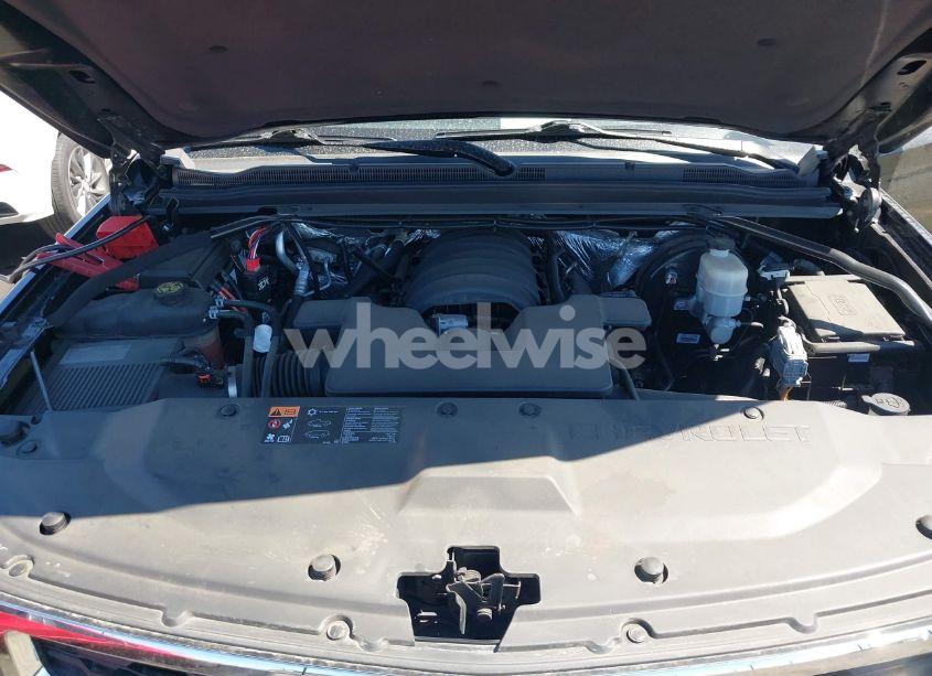 Photo 10 of 2015 Chevrolet Suburban 1500 LT (VIN 1GNSCJKC5FR526259)