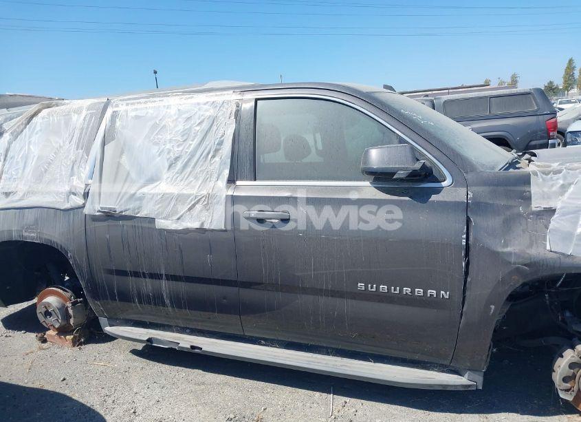 Photo 12 of 2015 Chevrolet Suburban 1500 LT (VIN 1GNSCJKC5FR717003)