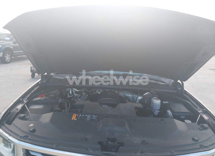 Photo 10 of 2018 Chevrolet Suburban PREMIER (VIN 1GNSCJKC5JR135265)