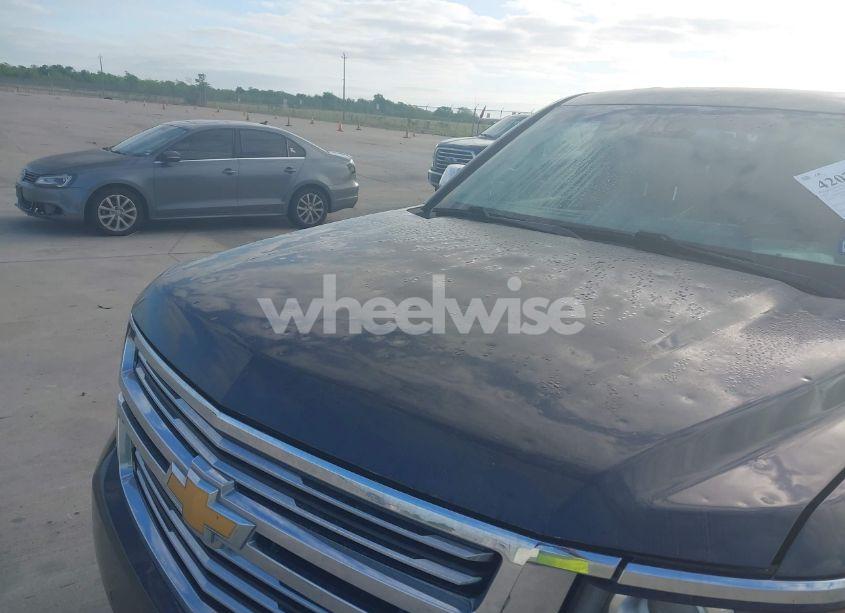 Photo 6 of 2018 Chevrolet Suburban PREMIER (VIN 1GNSCJKC5JR135265)