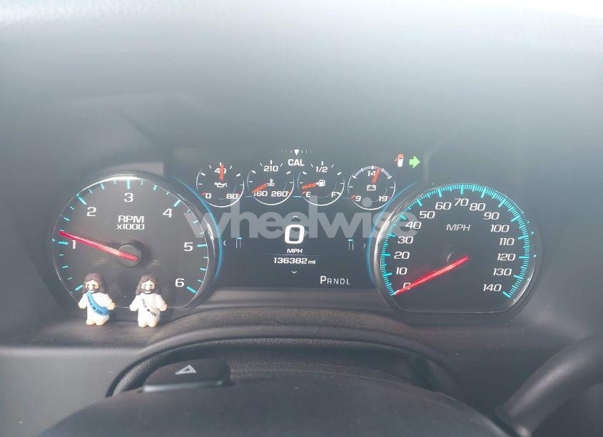 Photo 7 of 2018 Chevrolet Suburban PREMIER (VIN 1GNSCJKC5JR135265)