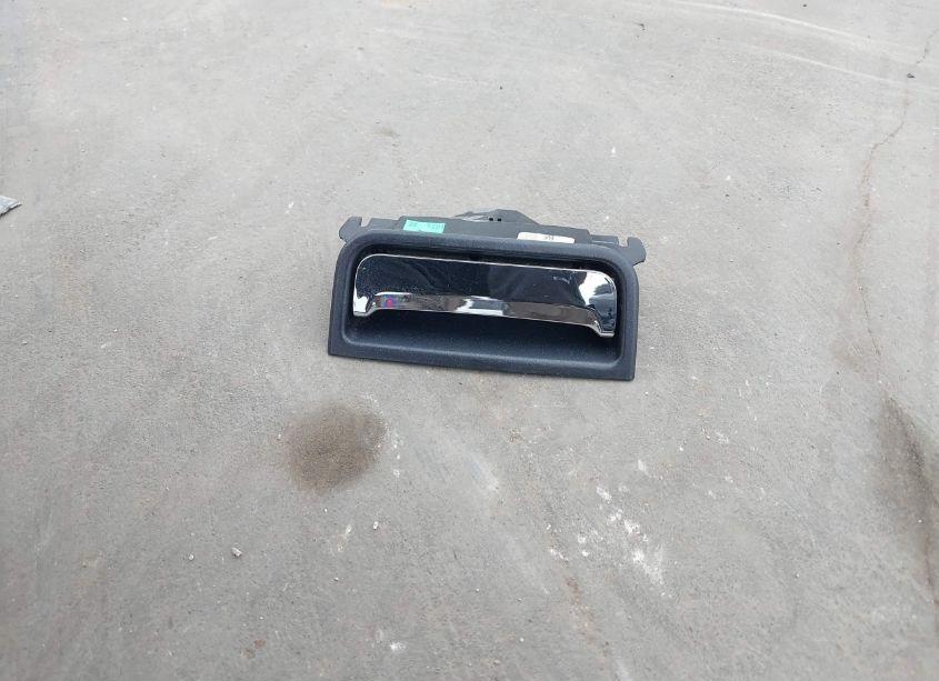 Photo 11 of 2015 Chevrolet Suburban 1500 LT (VIN 1GNSCJKC7FR512072)