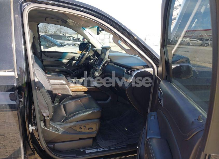 Photo 5 of 2015 Chevrolet Suburban 1500 LT (VIN 1GNSCJKC7FR536596)