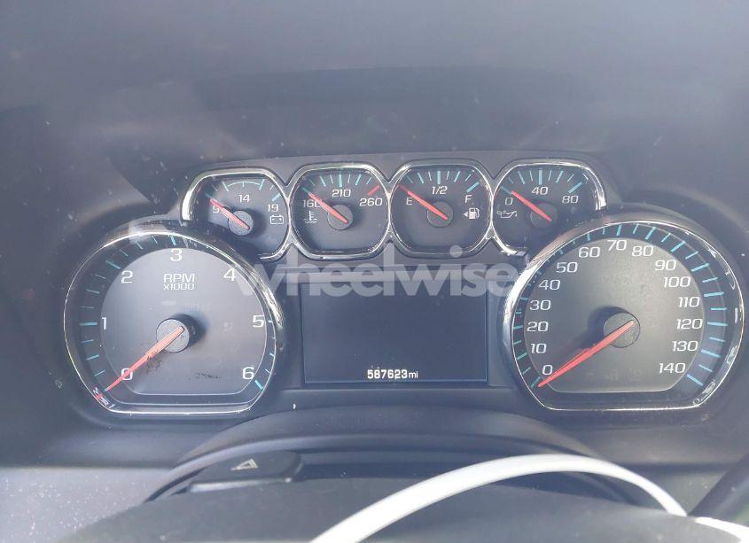 Photo 7 of 2015 Chevrolet Suburban 1500 LT (VIN 1GNSCJKC7FR536596)