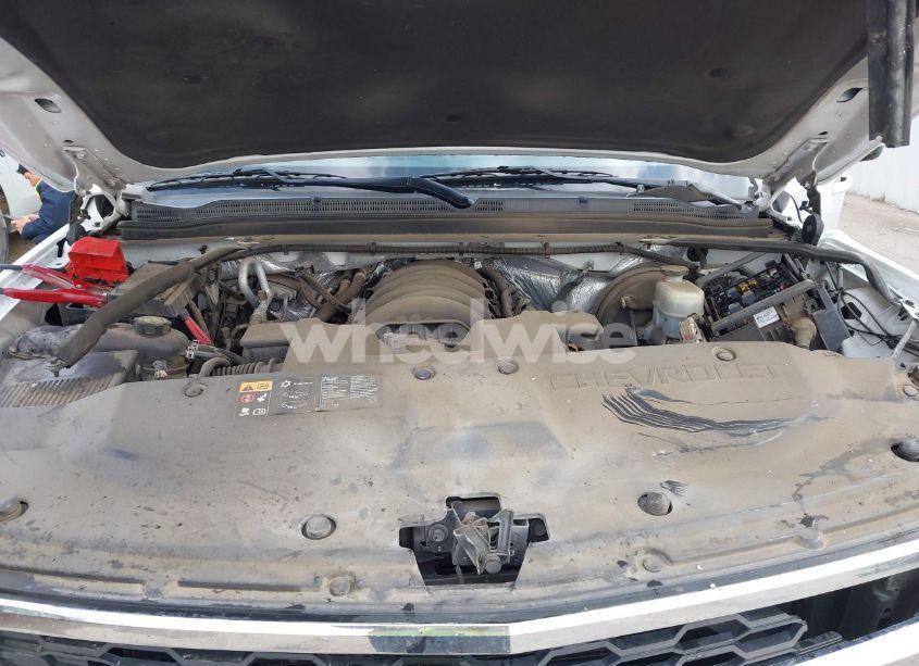 Photo 10 of 2015 Chevrolet Suburban 1500 LT (VIN 1GNSCJKC9FR702598)