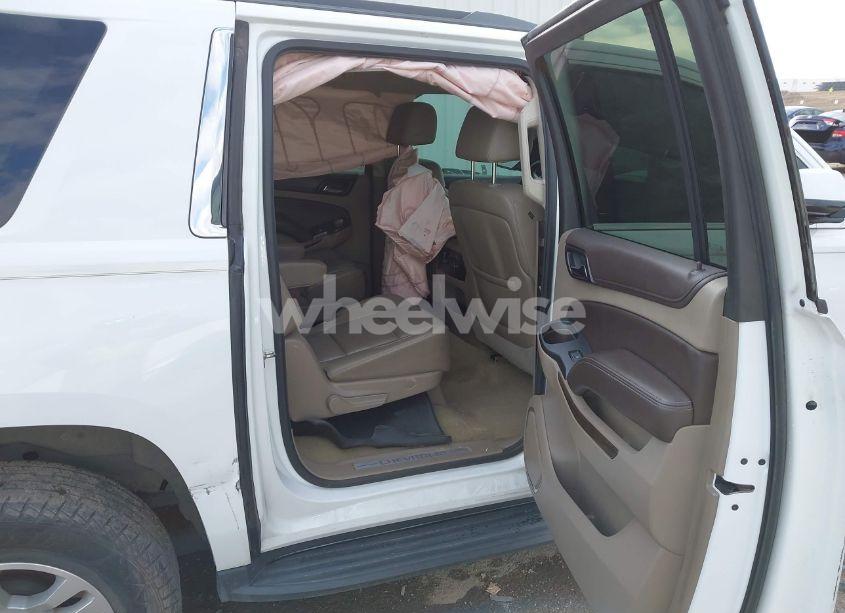 Photo 8 of 2015 Chevrolet Suburban 1500 LT (VIN 1GNSCJKC9FR702598)