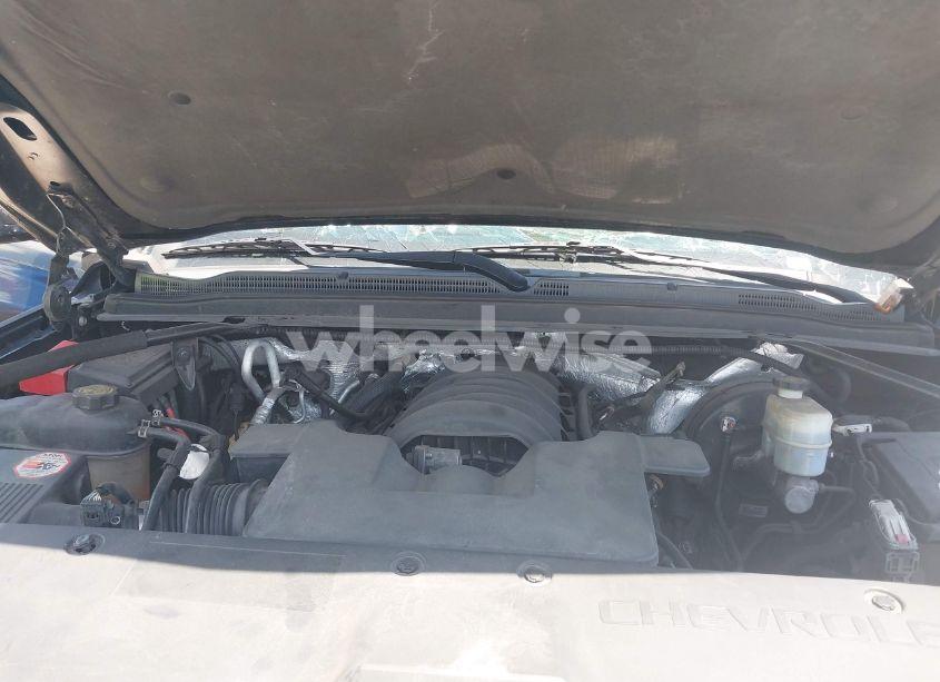 Photo 10 of 2015 Chevrolet Suburban 1500 LT (VIN 1GNSCJKCXFR201817)