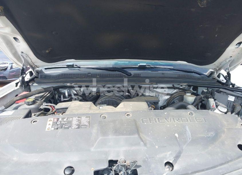 Photo 10 of 2017 Chevrolet Suburban PREMIER (VIN 1GNSCJKCXHR204770)