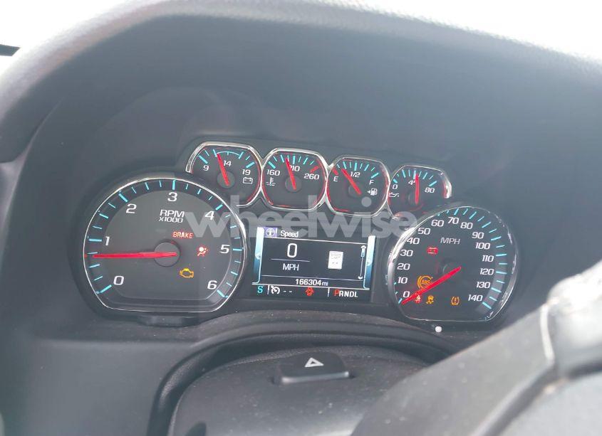 Photo 7 of 2017 Chevrolet Suburban PREMIER (VIN 1GNSCJKCXHR204770)