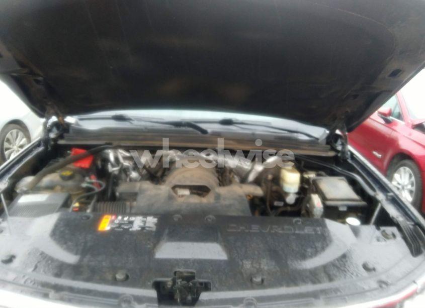 Photo 10 of 2017 Chevrolet Suburban PREMIER (VIN 1GNSCJKCXHR312158)