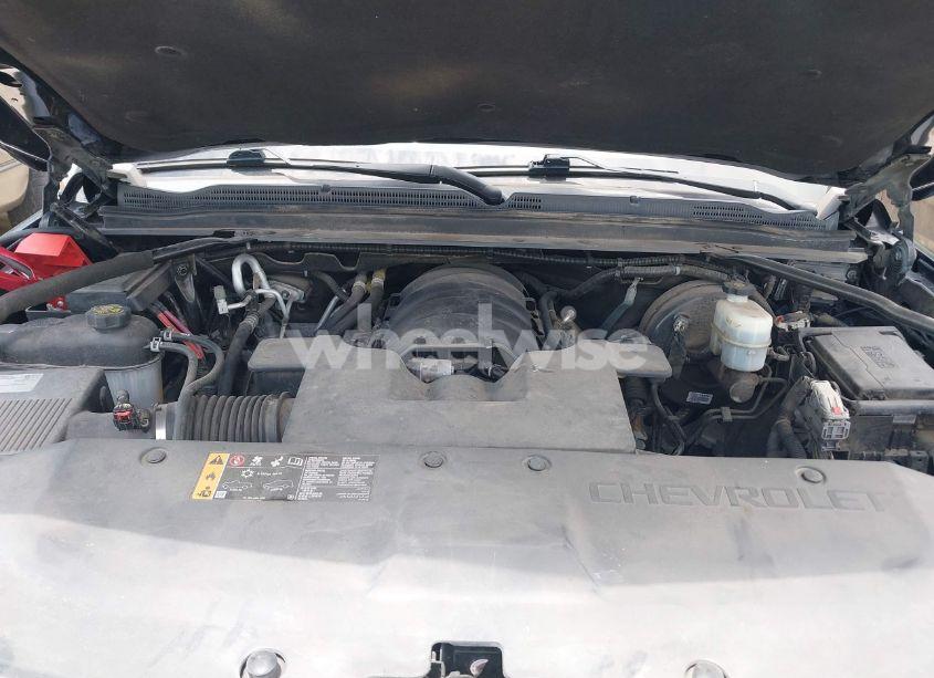 Photo 10 of 2019 Chevrolet Suburban PREMIER (VIN 1GNSCJKJXKR177544)