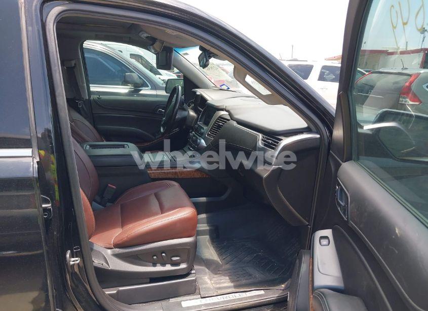 Photo 5 of 2019 Chevrolet Suburban PREMIER (VIN 1GNSCJKJXKR177544)