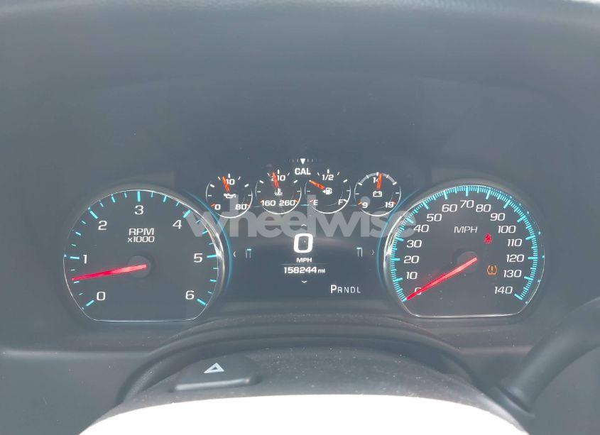 Photo 7 of 2019 Chevrolet Suburban PREMIER (VIN 1GNSCJKJXKR177544)