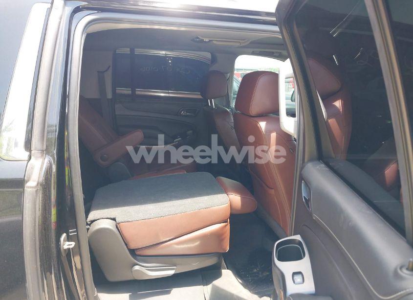 Photo 8 of 2019 Chevrolet Suburban PREMIER (VIN 1GNSCJKJXKR177544)