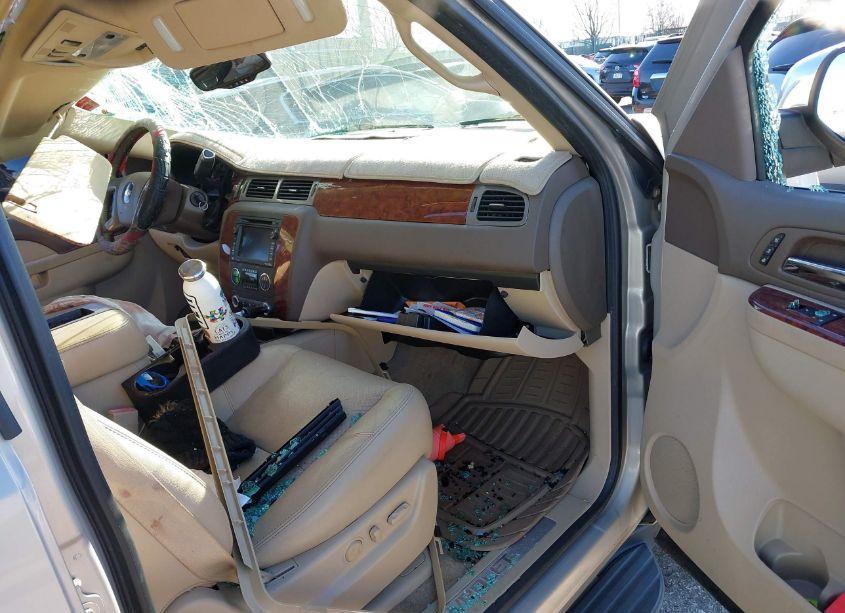 Photo 5 of 2011 Chevrolet Suburban 1500 LTZ (VIN 1GNSCKE00BR185760)