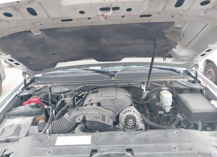 Photo 10 of 2011 Chevrolet Suburban 1500 LTZ (VIN 1GNSCKE01BR196931)