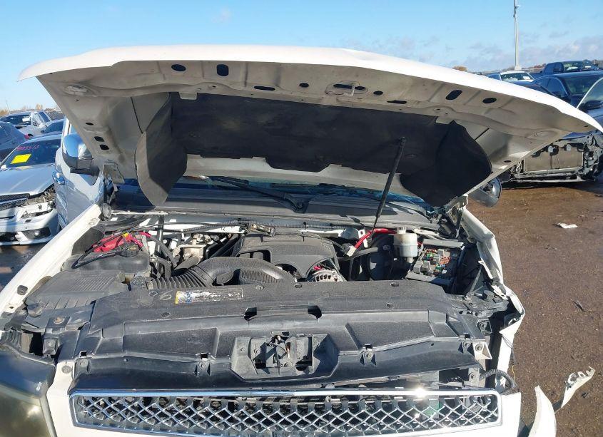 Photo 10 of 2011 Chevrolet Suburban 1500 LTZ (VIN 1GNSCKE01BR230785)