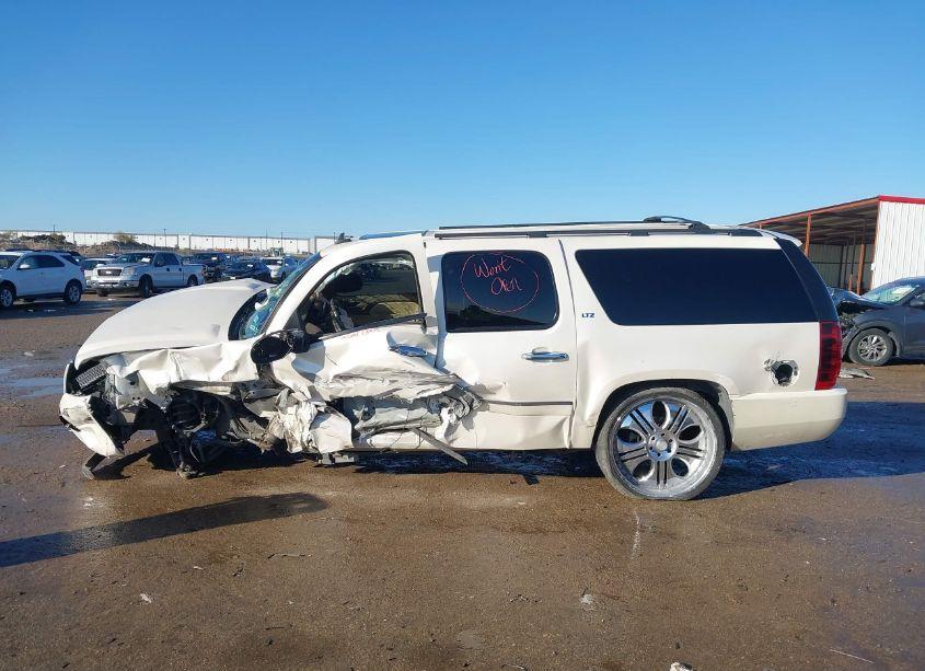 Photo 13 of 2011 Chevrolet Suburban 1500 LTZ (VIN 1GNSCKE01BR230785)