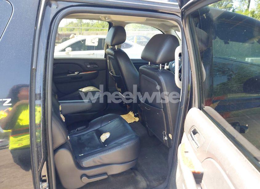 Photo 8 of 2011 Chevrolet Suburban 1500 LTZ (VIN 1GNSCKE01BR275919)