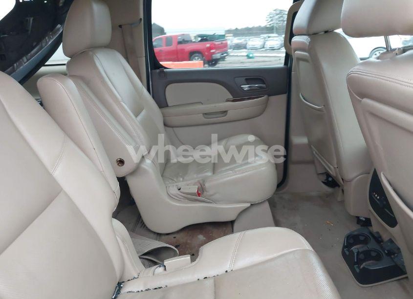 Photo 8 of 2012 Chevrolet Suburban 1500 LTZ (VIN 1GNSCKE01CR291782)