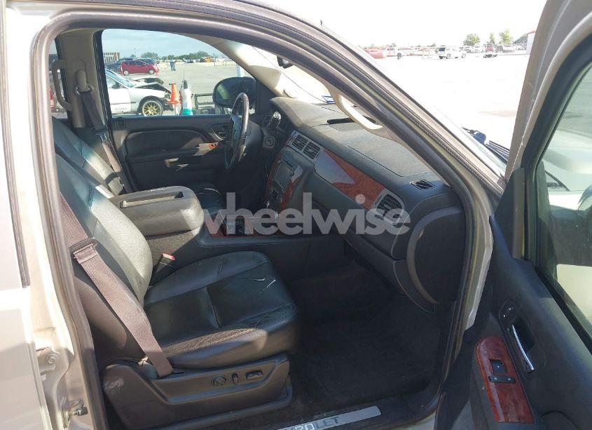 Photo 5 of 2013 Chevrolet Suburban 1500 LTZ (VIN 1GNSCKE01DR148980)