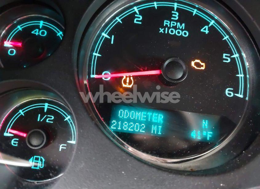 Photo 15 of 2011 Chevrolet Suburban 1500 LTZ (VIN 1GNSCKE02BR206544)