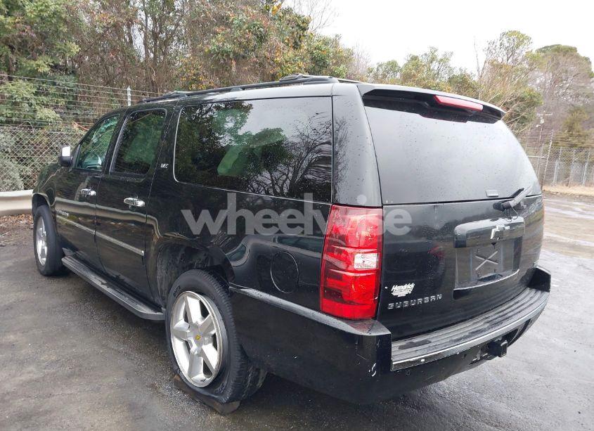 Photo 3 of 2011 Chevrolet Suburban 1500 LTZ (VIN 1GNSCKE02BR206544)