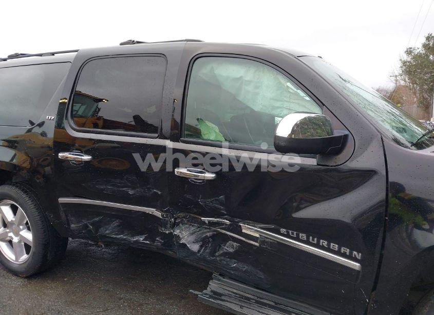 Photo 6 of 2011 Chevrolet Suburban 1500 LTZ (VIN 1GNSCKE02BR206544)