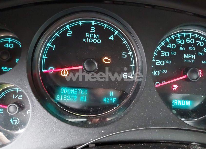 Photo 7 of 2011 Chevrolet Suburban 1500 LTZ (VIN 1GNSCKE02BR206544)