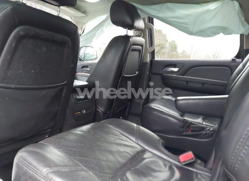 Photo 8 of 2011 Chevrolet Suburban 1500 LTZ (VIN 1GNSCKE02BR206544)