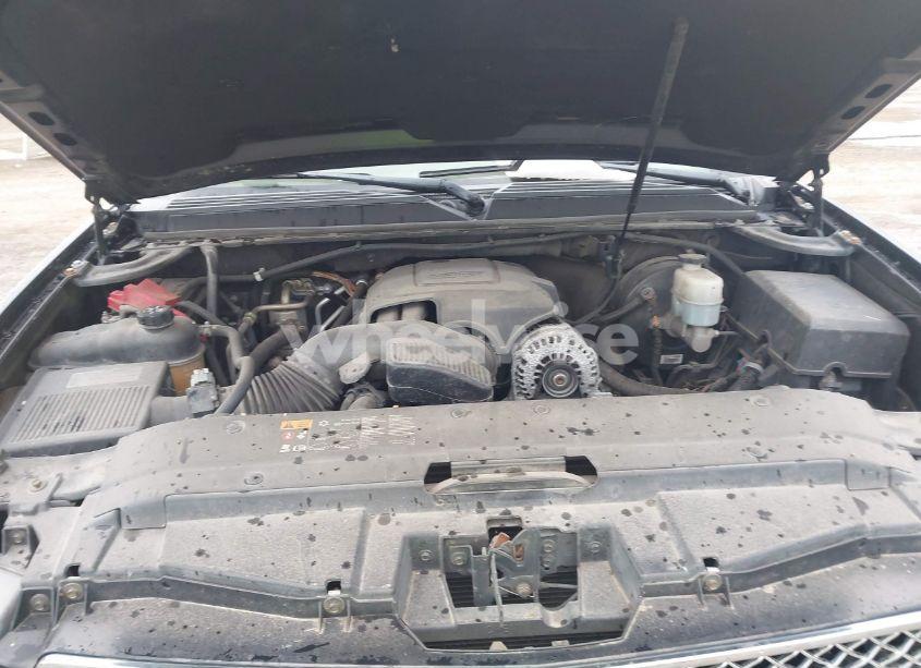 Photo 10 of 2011 Chevrolet Suburban 1500 LTZ (VIN 1GNSCKE02BR370652)