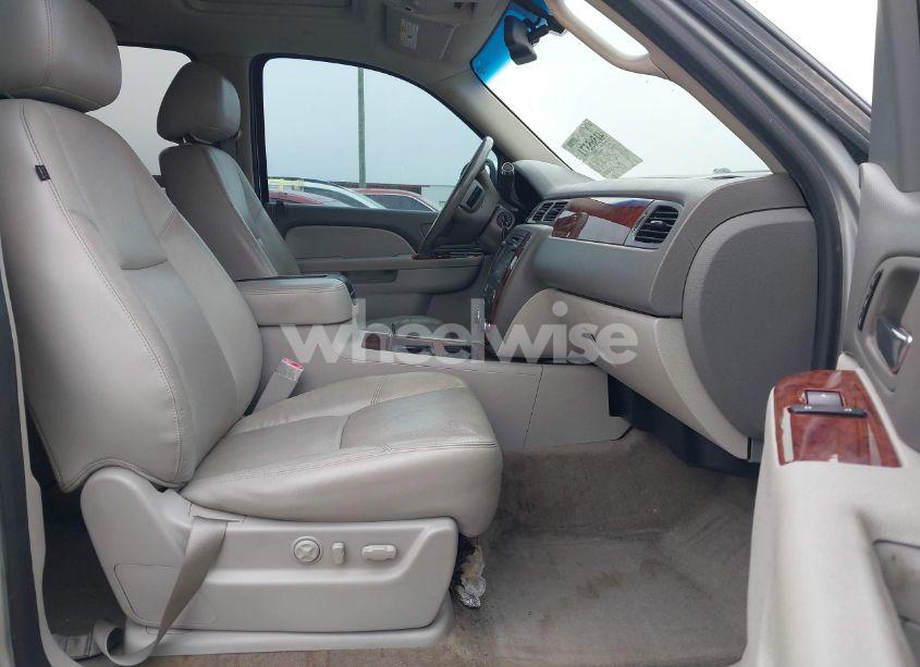 Photo 5 of 2013 Chevrolet Suburban 1500 LTZ (VIN 1GNSCKE02DR369777)