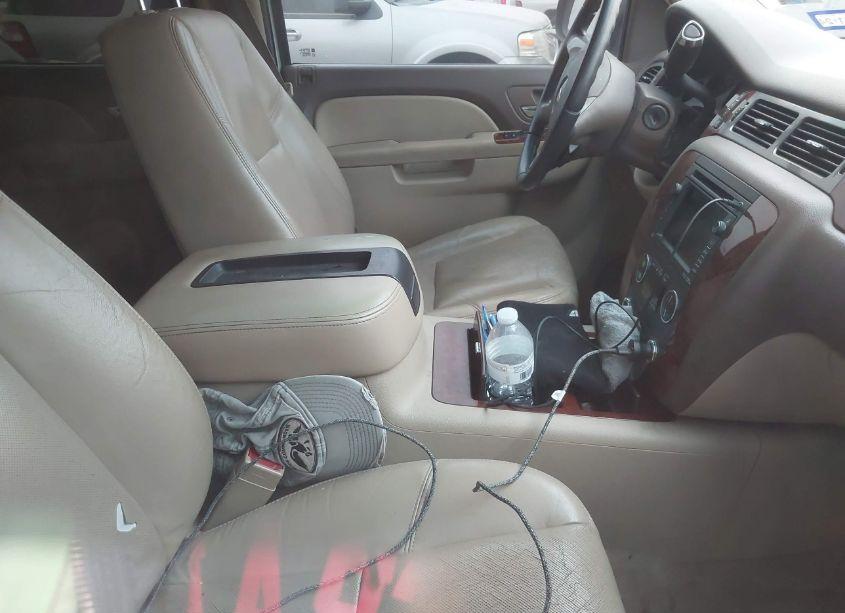 Photo 5 of 2011 Chevrolet Suburban 1500 LTZ (VIN 1GNSCKE04BR203175)