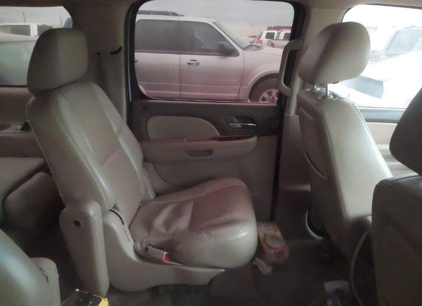 Photo 8 of 2011 Chevrolet Suburban 1500 LTZ (VIN 1GNSCKE04BR203175)
